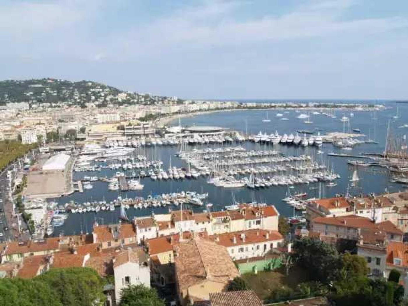 - Eebaeb Hyères